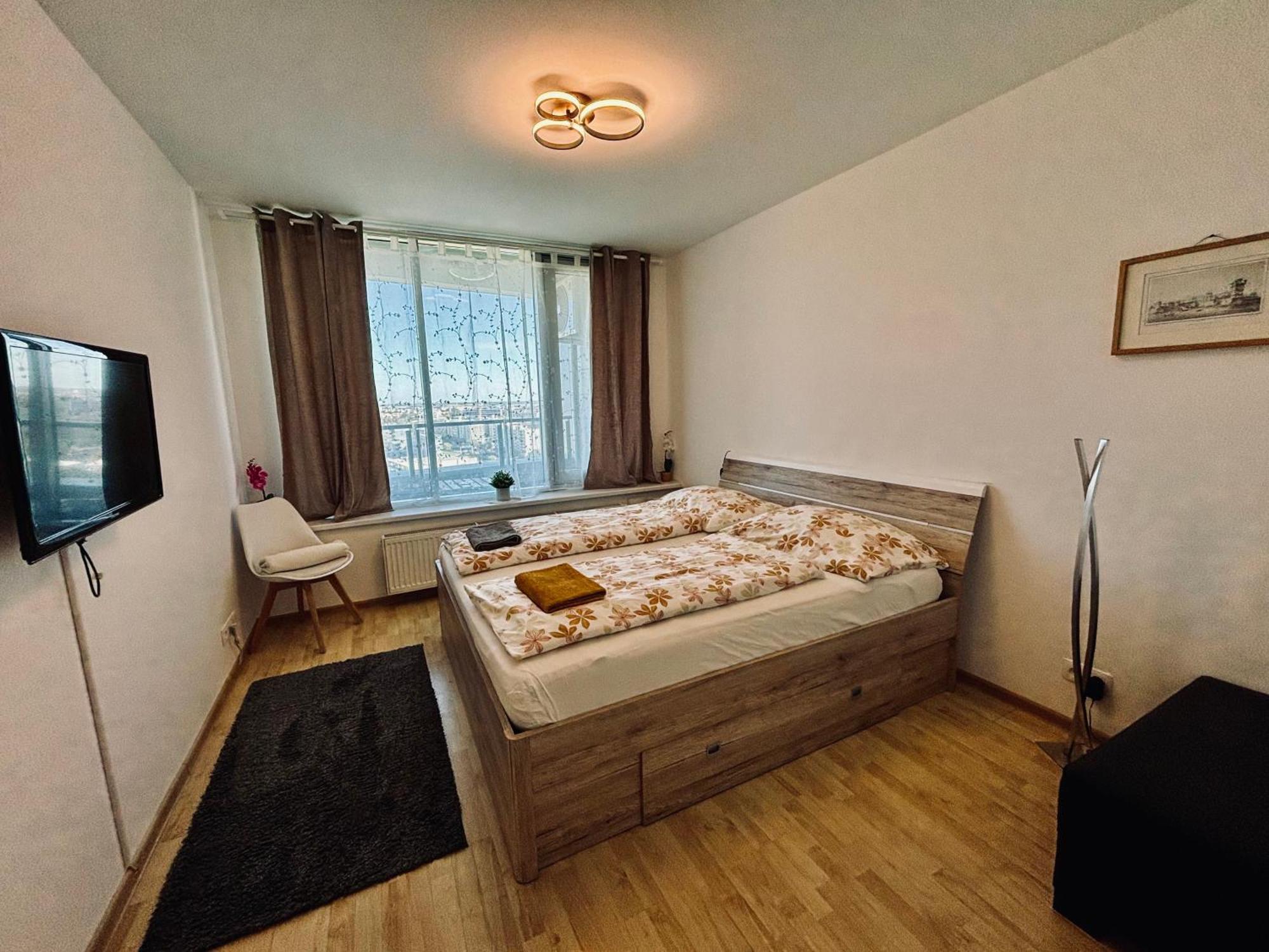 布拉迪斯拉发Three Towers With Beautiful View And Parking!公寓 外观 照片